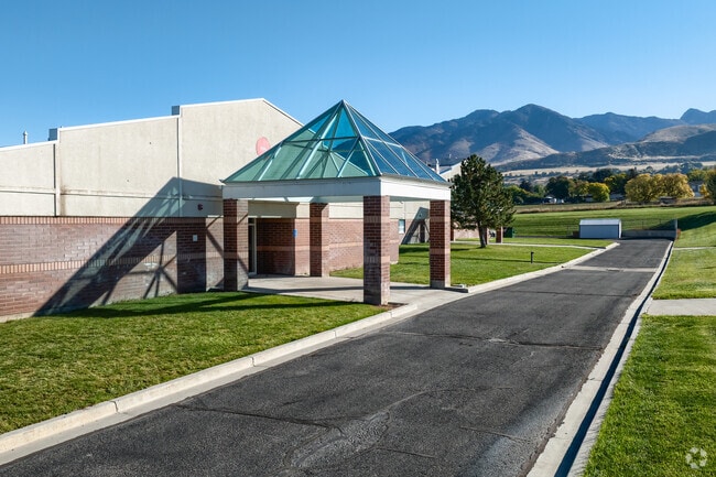 White Pine Middle School provides a smooth transition from elementary to secondary education, thanks to its shared campus with White Pine Elementary School.