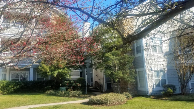 13058 Autumn Woods Way unit 305, Fairfax, VA 22033 - photo 2