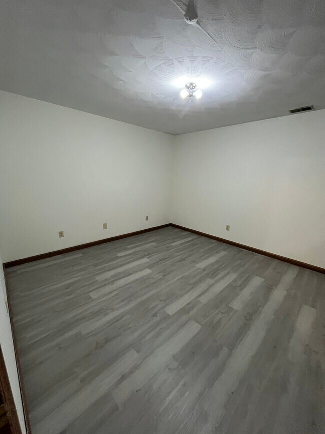 10291 Teays Valley Rd unit B, Teays Valley, WV 25560 - photo 5