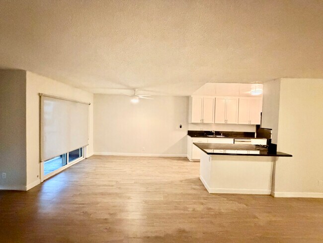 1284 Havenhurst Dr unit 110, West Hollywood, CA 90046 - photo 4