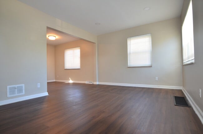 3569 Locust Ln, Cincinnati, OH 45238 - photo 2