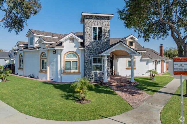 You will find many glamorous mansions in Downy .