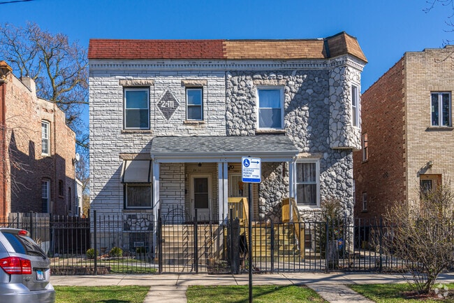 Little Village residents take pride in their Mexican roots.