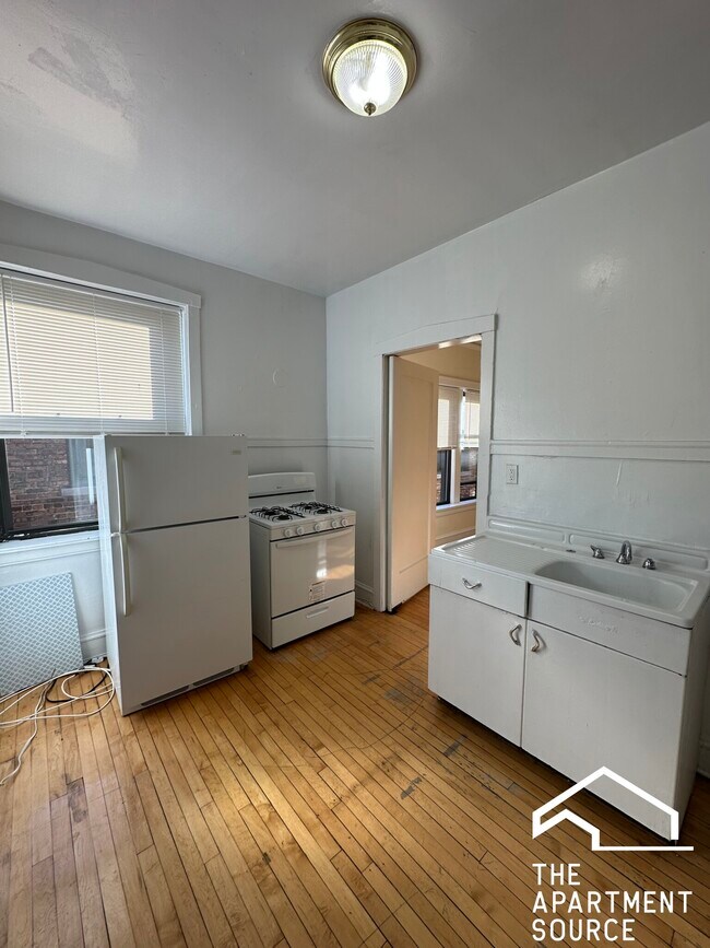 1307 Oak Ave unit W3, Evanston, IL 60201 - photo 3