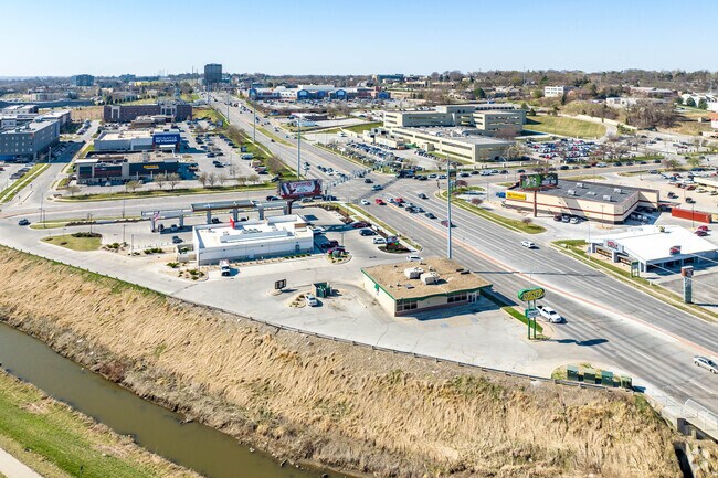 The south west Elmwood Park is located near many shopping and recreational opportunities.