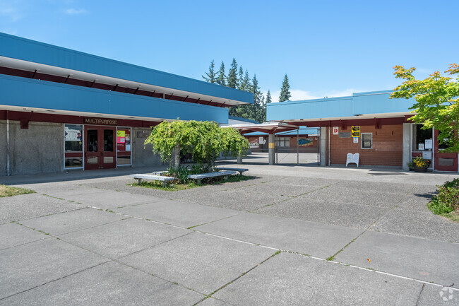 Oak Heights Elementary School serves students from kindergarten through sixth grade.