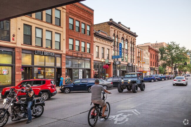 Explore the nightlife in Downtown Fargo area near Sommerset.
