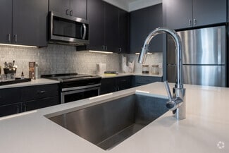 7557 Main St, Houston, TX 77030