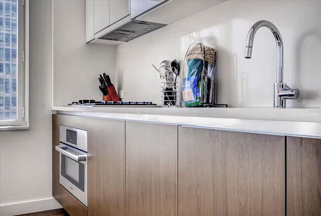 605 W 42nd St unit ID1228291P, New York, NY 10036 - photo 5