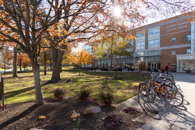 The centrally located Student Union of BGSU is the perfect spot for students to study.