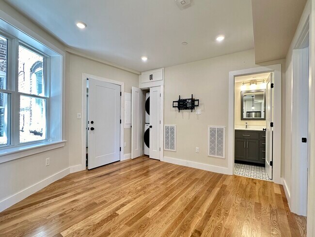 76 N Margin St unit 5F, Boston, MA 02113 - photo 7