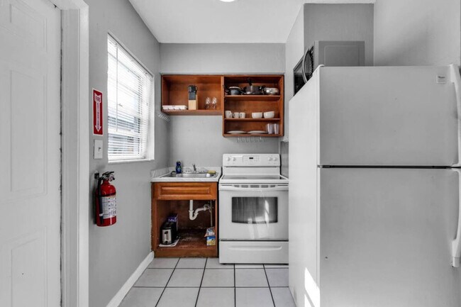 138 SW 5th Ct unit ID1354420P, Dania, FL 33004 - photo 4