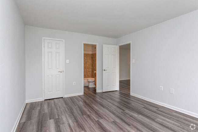 1BR, 1BA - 731 SF