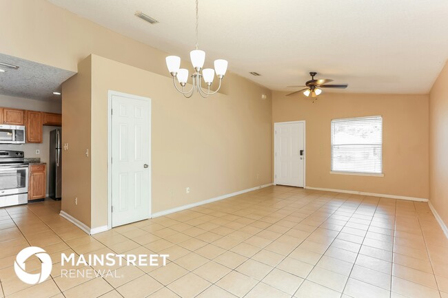 5054 Knightsbridge Cir N, Jacksonville, FL 32244 - photo 3