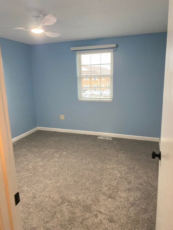 105 Elmwood Dr, Hudson, NH 03051 - photo 5