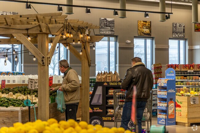 Angelo Caputo's is a fresh grocery store with many options for your family in South Elgin.