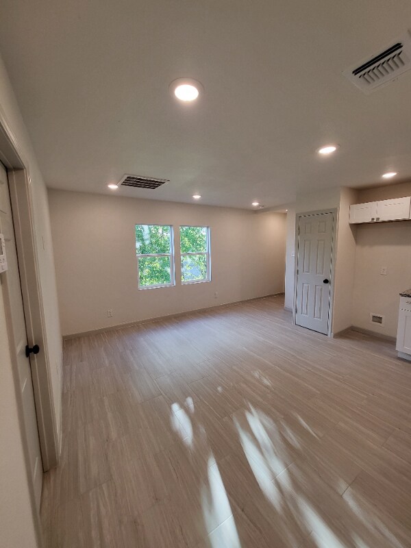 2417 Castroville Rd unit 1201, San Antonio, TX 78237 - photo 2