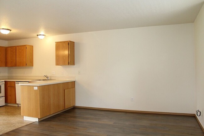 1971 SE 122nd Ave unit 2, Portland, OR 97233 - photo 6