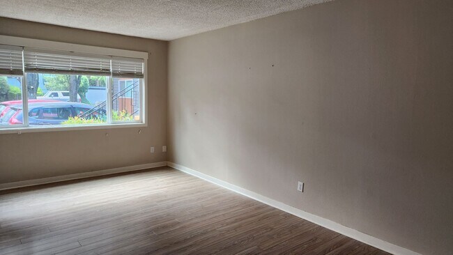 2725-2743-2743 Se Taylor St unit 2737, Portland, OR 97214 - photo 4