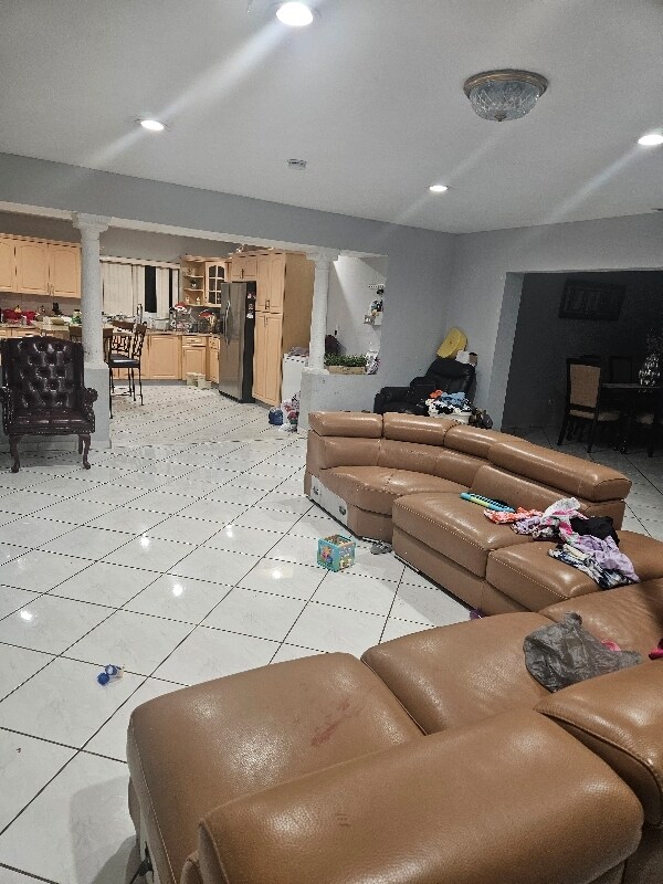 6541 SW 8th St, Pembroke Pines, FL 33023