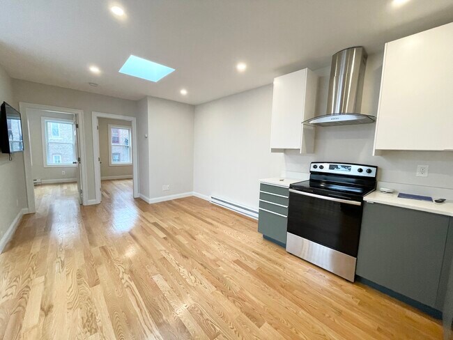 7 Warwick St unit 3, Roxbury Crossing, MA 02120 - photo 4