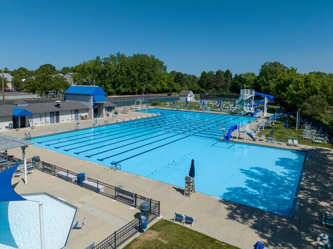 The Northwest Swim Club offers swim lessons all summer.