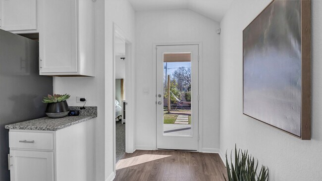 142 Illusion Lake Ln unit 36199705, Buda, TX 78610 - photo 6