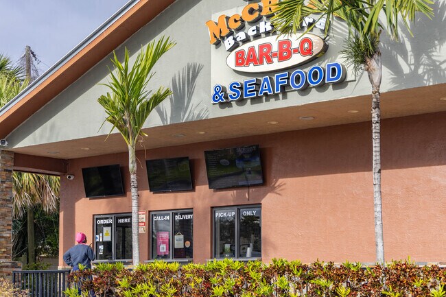 The family owned McCray’s Backyard Bar-B-Q & Seafood Restaurant serves Mangonia Park.