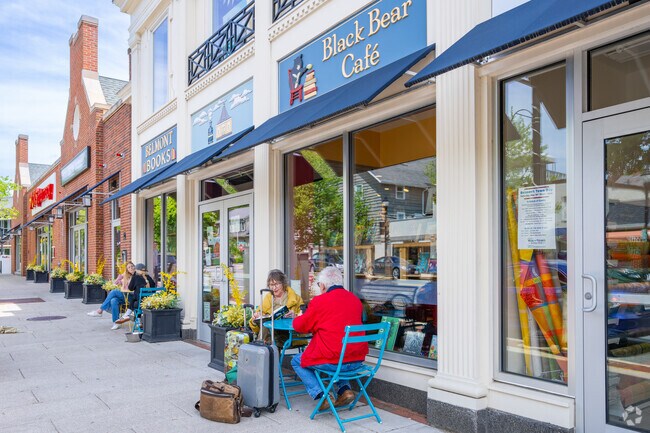 Belmont Center has many local businesses offering outdoor seating along Leonard St.