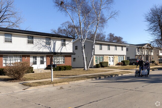 Duplexes in Reservoir Park are generally priced between $200,000 and $300,000.