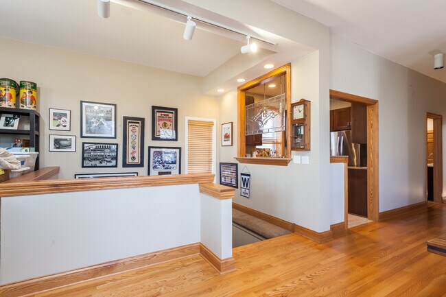 1455 W Wilson Ave unit 2, Chicago, IL 60640 - photo 4