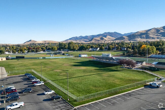 Families appreciate Sky View High School for its dedicated teachers, diverse programs, and vibrant campus culture.