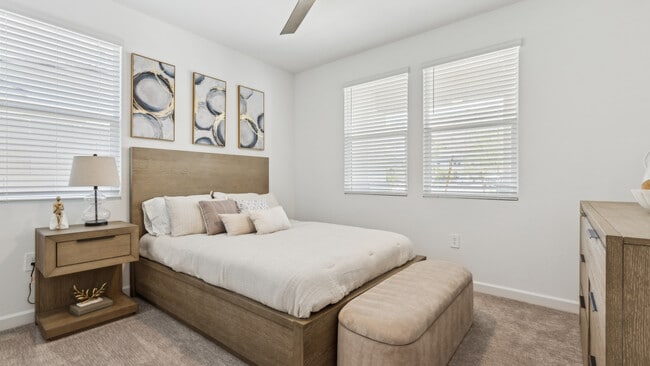 10034 S 23rd Ln, Phoenix, AZ 85041 - photo 4