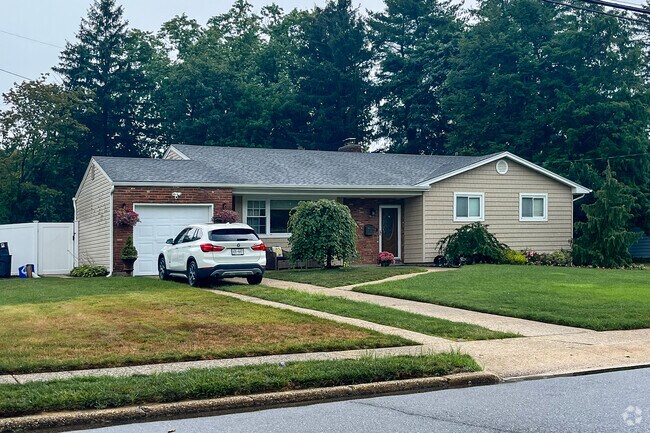 Ranch style homes can be found in Woodbury.