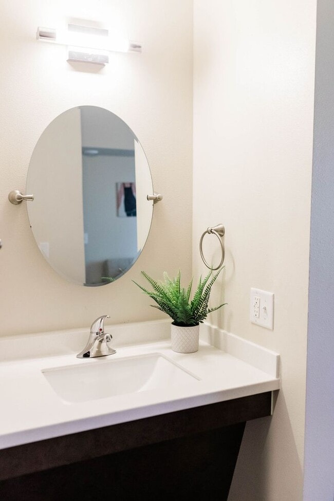 Furnished Apartments with flexible lease terms and unbeatable building amenities., Neenah, WI 54956 - photo 5