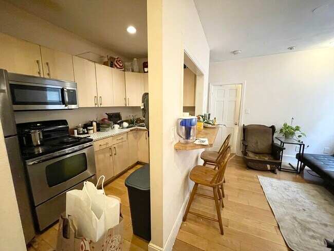 860 Huntington Ave unit 1, Boston, MA 02115 - photo 2