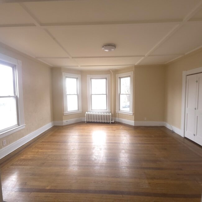 121 Northampton Ave, Springfield, MA 01109 - photo 3