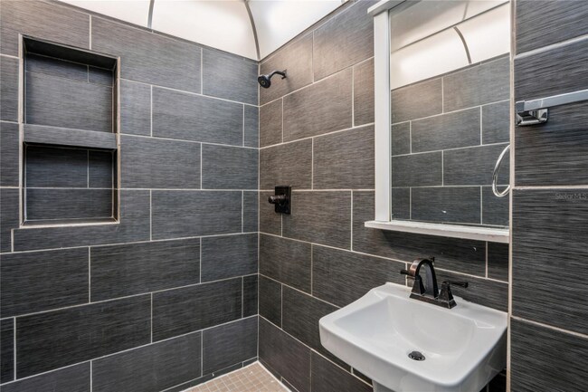 7025 Ponderosa Dr, Tampa, FL 33637 - photo 6