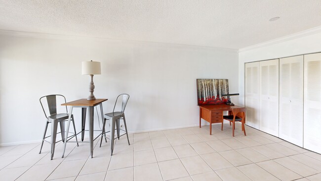 Spencer Place Condominium unit 2080, West Palm Beach, FL 33409 - photo 2