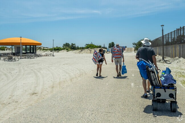 Picnic areas and BBQs are steps away at Lido Beach Town Park in Lido Beach.