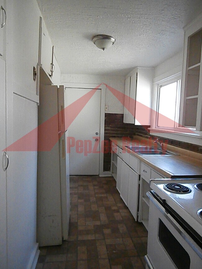 727 W Fairview Ave unit 1, Dayton, OH 45406 - photo 3