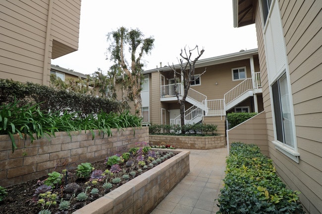 Tamarack Pointe Villas, Brea, CA 92821 - photo 2
