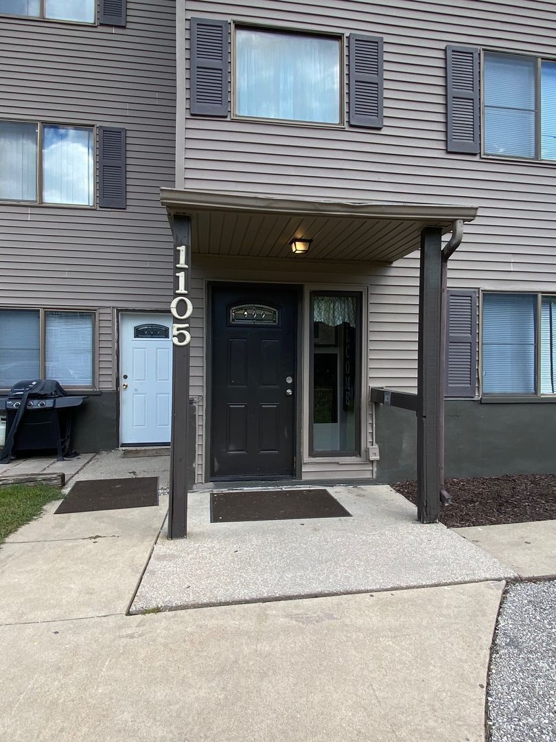 1106-1110 Kent Circle, Waterloo, IA 50701 - photo 1