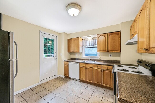 483 New York Ave unit 2, Huntington, NY 11743 - photo 4