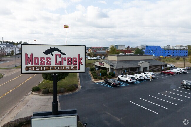 Moss Creek Fish House in Pearl serves delightful seafood with a welcoming atmosphere.