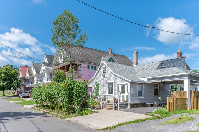 Various styles of architecture are represented in Cornhill.