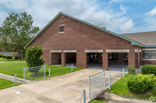 Florida-Kansas Elementary School in Memphis maintains a student-teacher ratio of 24:1.