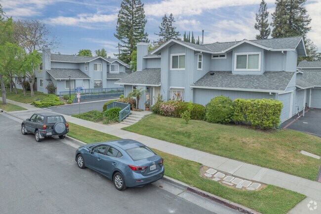 Next to Sunrise Shopping Center is the home to Canoas West's many townhomes.