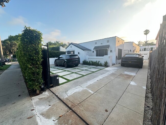 1007 N Harper Ave, West Hollywood, CA 90046 - photo 2