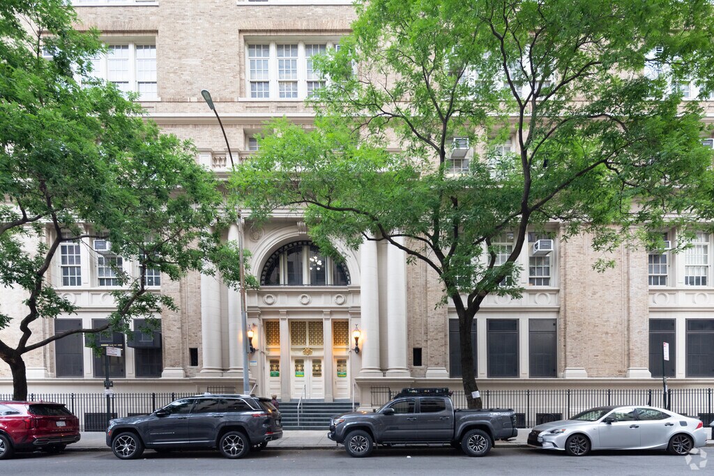 Gramercy Park's Gramercy Arts High School: where talent thrives.